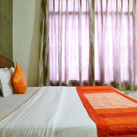 Airport Hotel Paradise International Ню Делхи Екстериор снимка