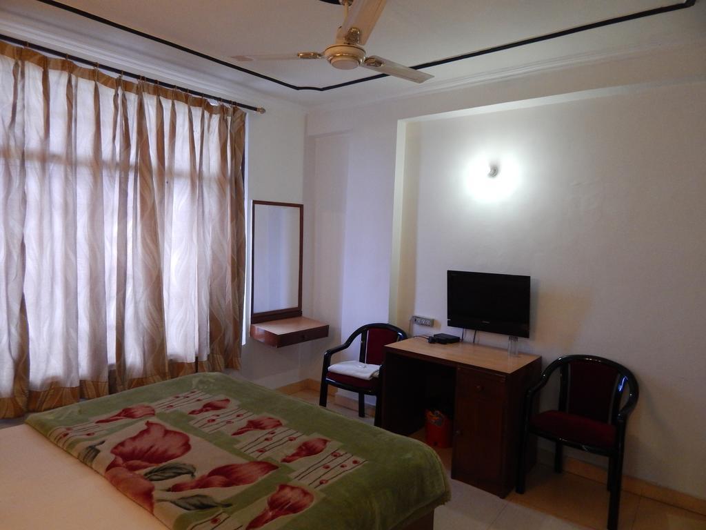 Airport Hotel Paradise International Ню Делхи Стая снимка