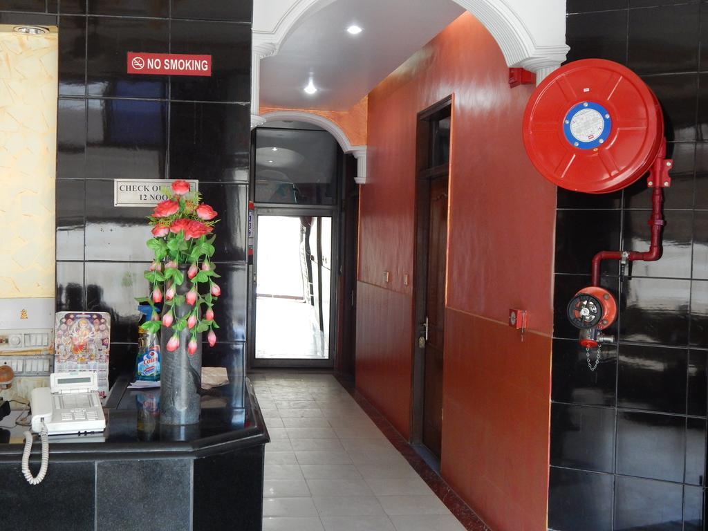 Airport Hotel Paradise International Ню Делхи Екстериор снимка