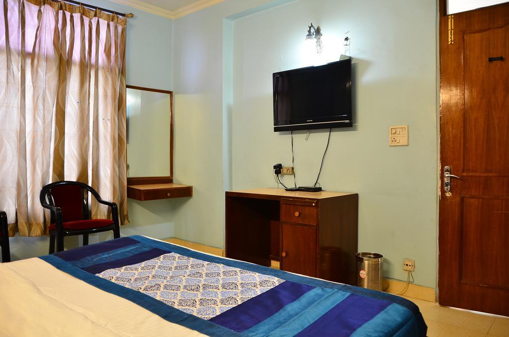 Airport Hotel Paradise International Ню Делхи Екстериор снимка
