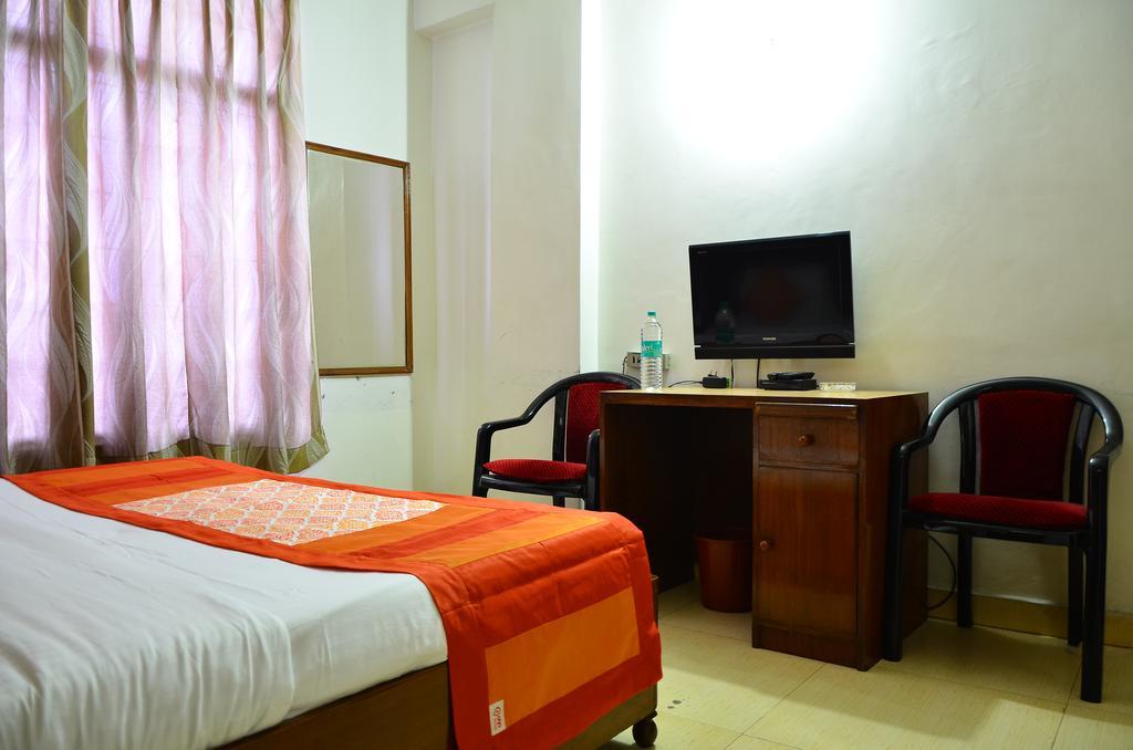 Airport Hotel Paradise International Ню Делхи Екстериор снимка