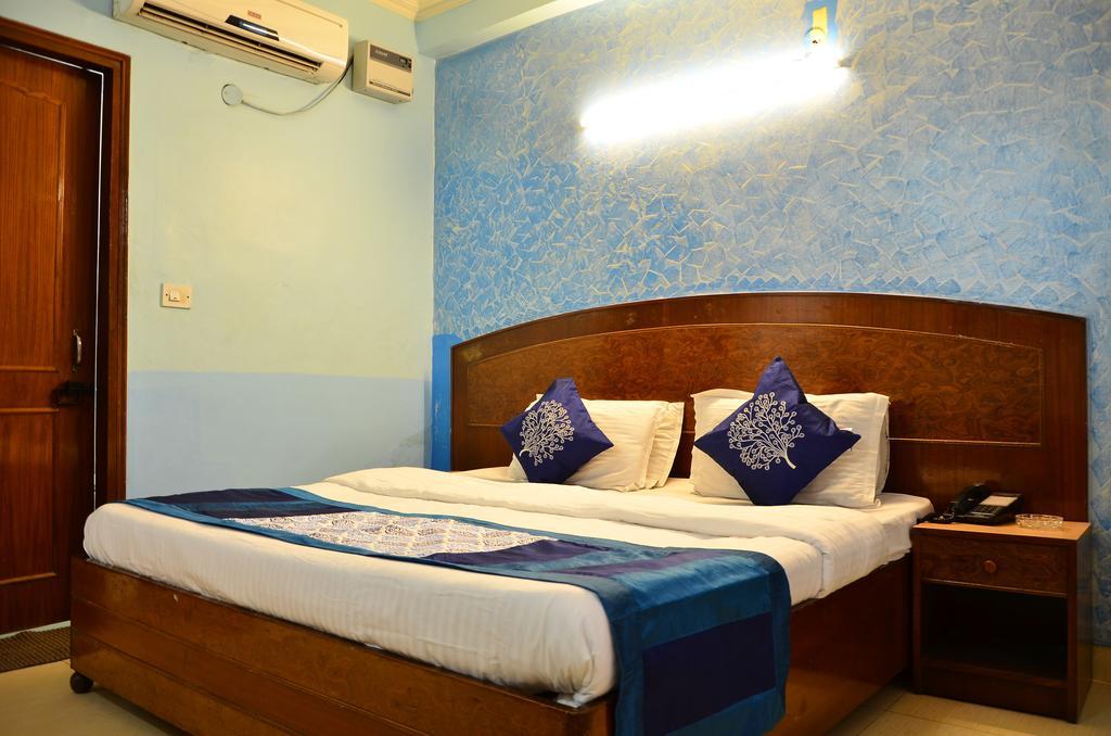 Airport Hotel Paradise International Ню Делхи Стая снимка
