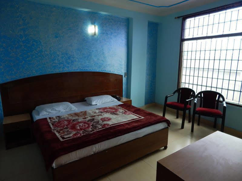 Airport Hotel Paradise International Ню Делхи Екстериор снимка