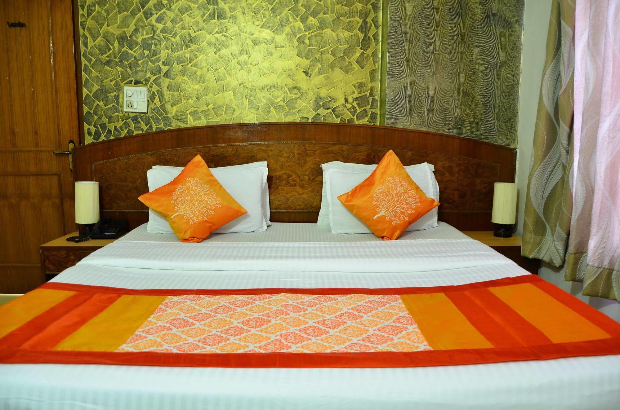 Airport Hotel Paradise International Ню Делхи Екстериор снимка