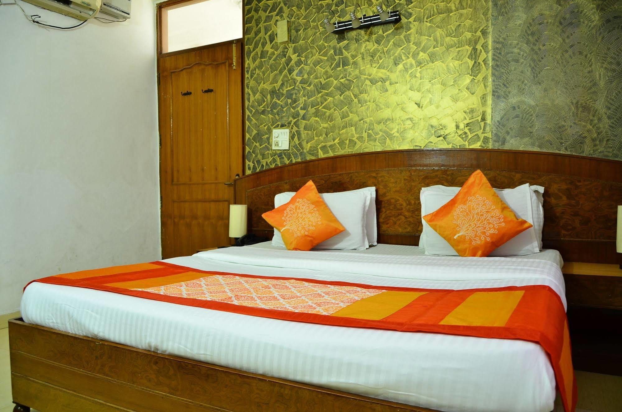 Airport Hotel Paradise International Ню Делхи Екстериор снимка